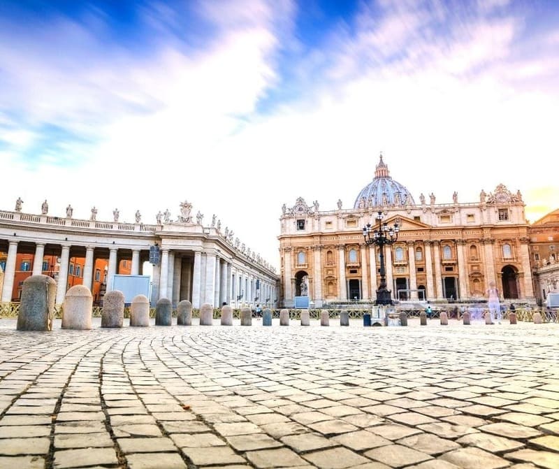 Vatican (120€)<br><a href="https://servizifotograficiprofessionali.it/en/tourists-tour-roma/rome-sightseeing-4/" title="Vatican walk">Watch</a>